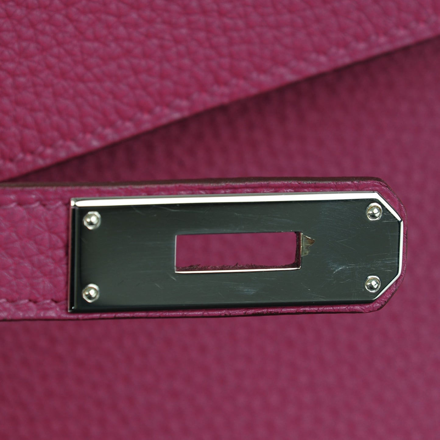 Togo Kelly Retourne 32 Tosca