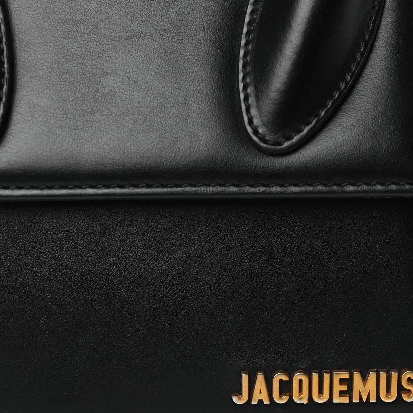 Smooth Calfskin Le Chiquito Moyen Black