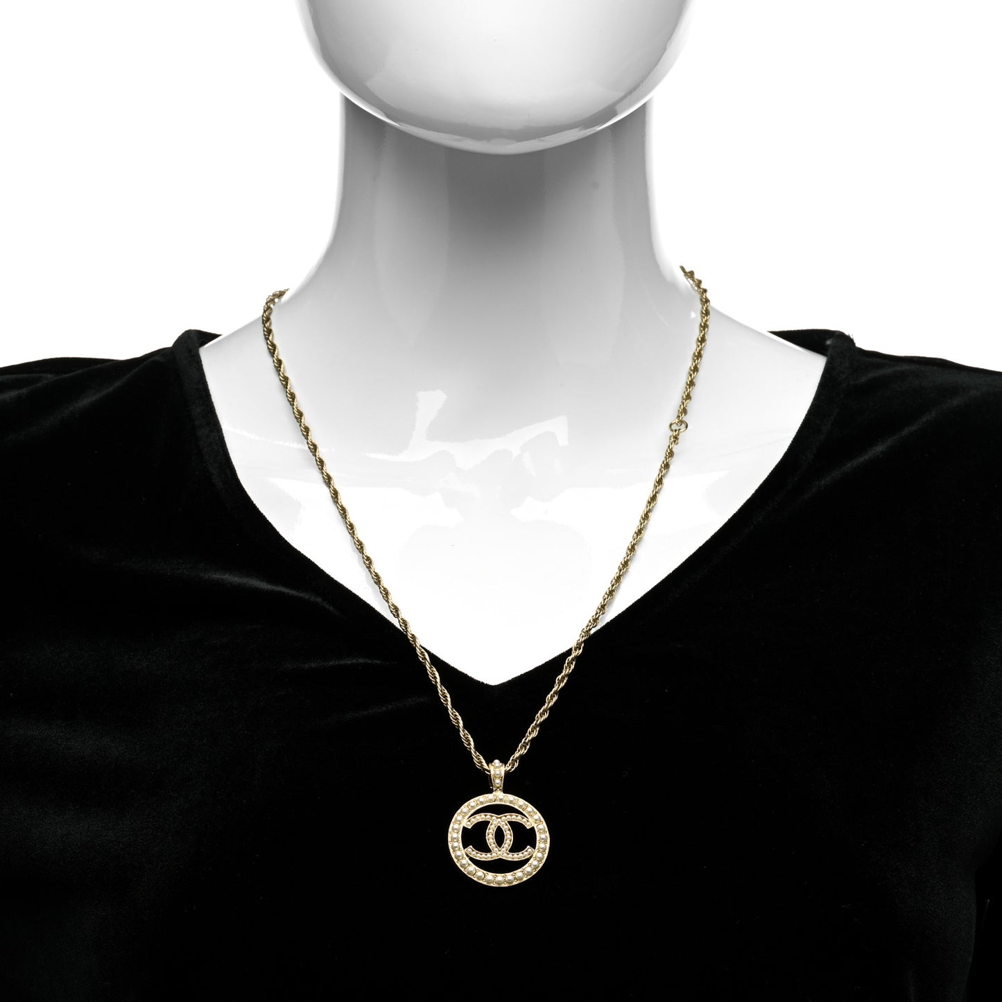 Pearl CC Round Pendant Necklace Gold
