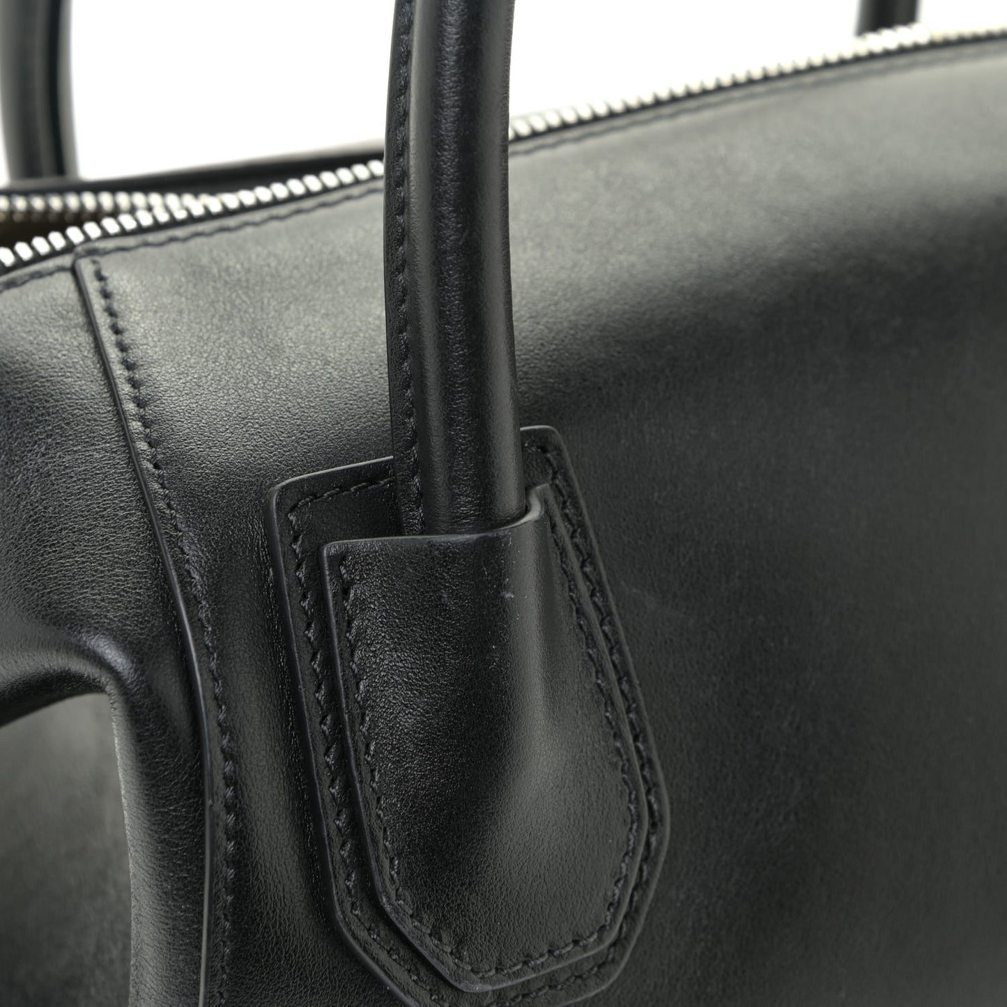 Smooth Calfskin Small Soft Antigona Black