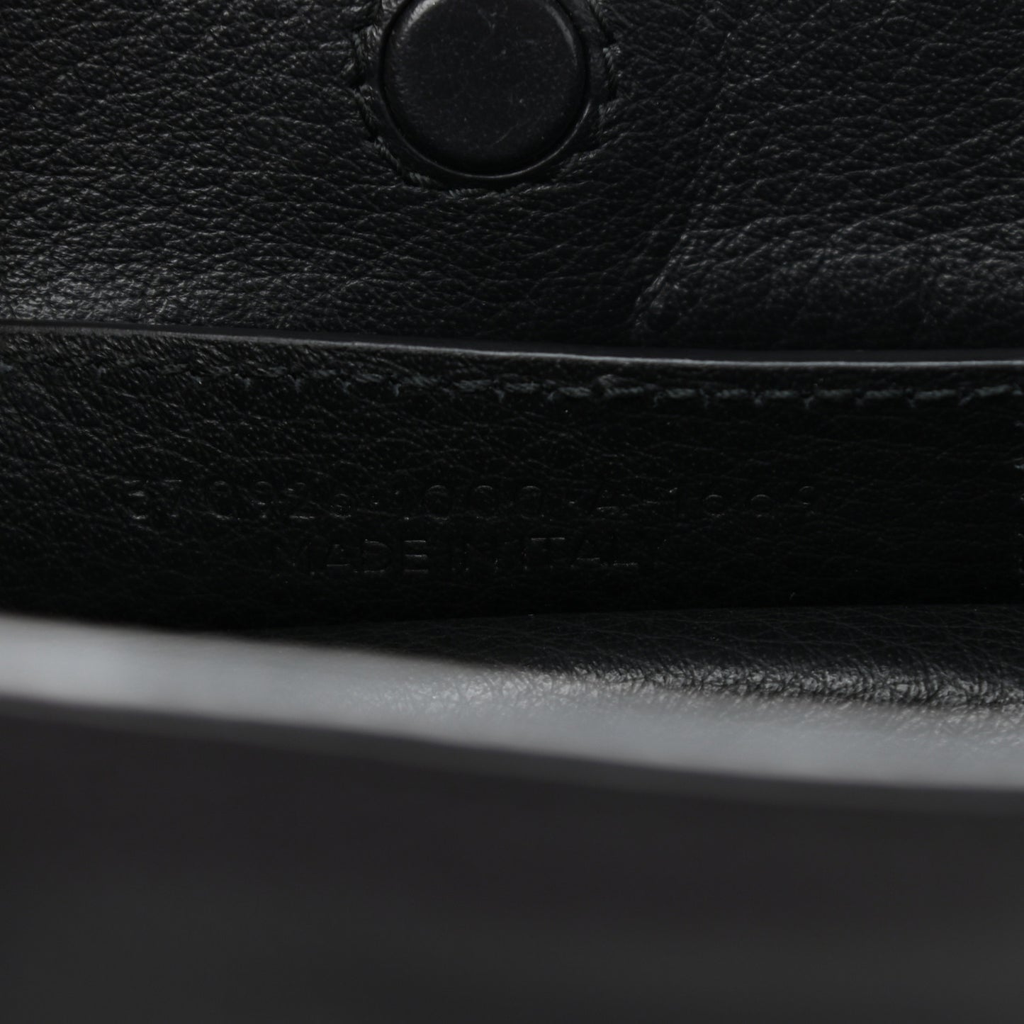 Veau Papier A6 Zip Around Tote Black
