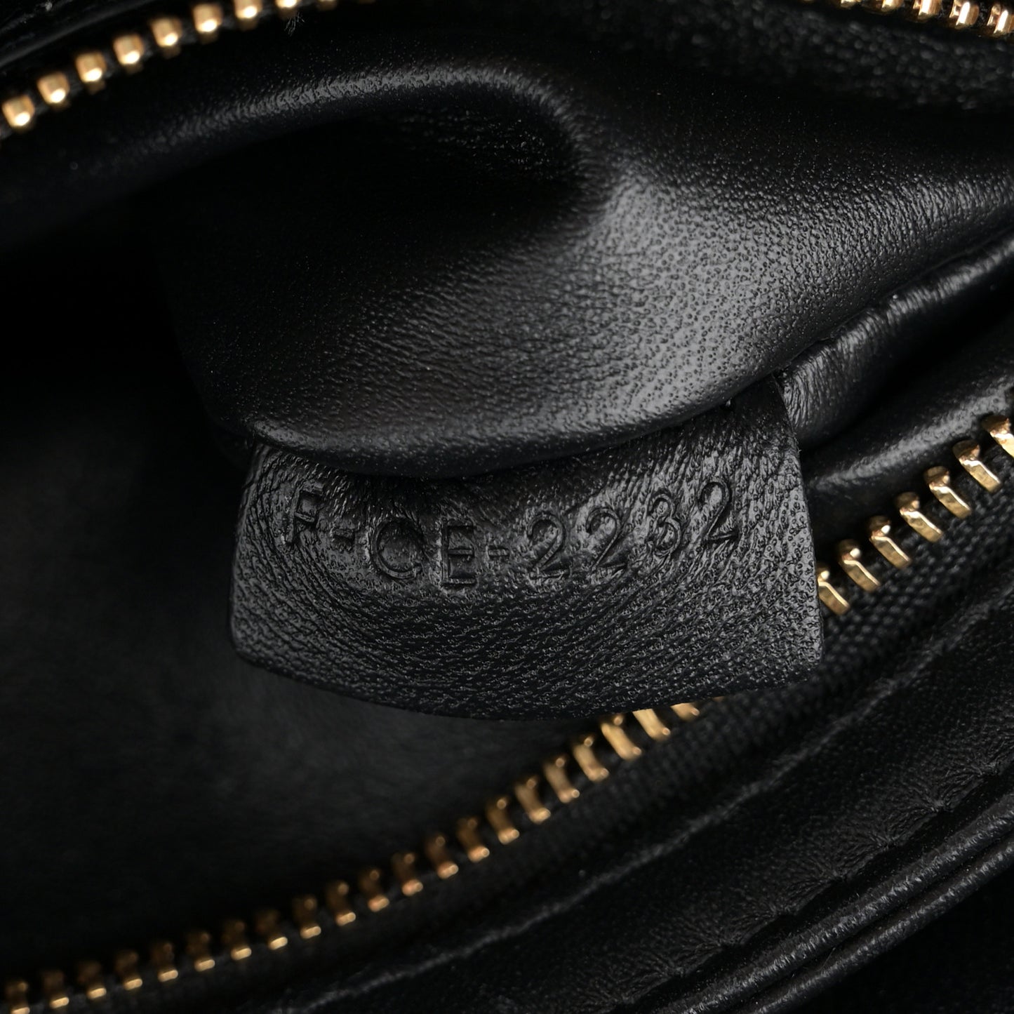 Shiny Calfskin Teen Cuir Triomphe Black