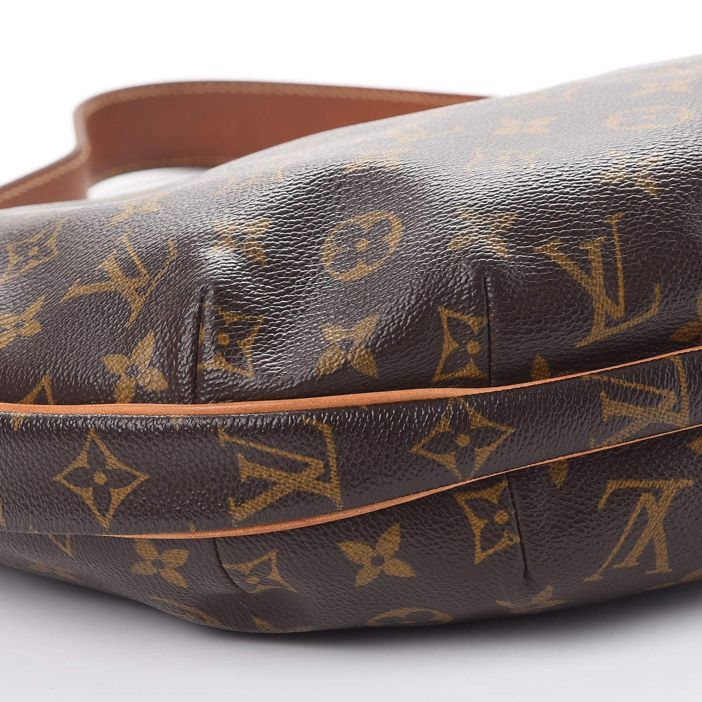 Monogram Croissant MM