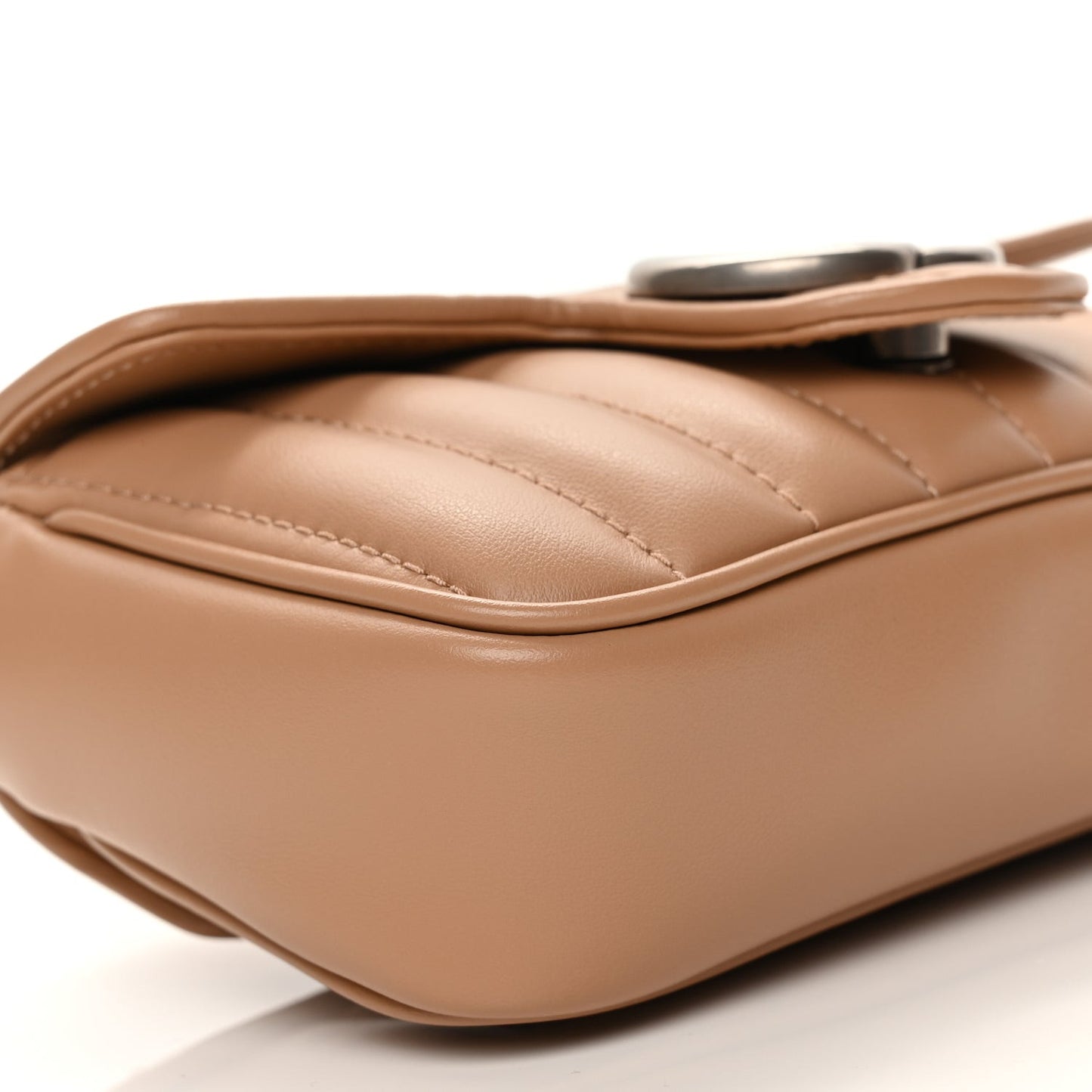 Calfskin Matelasse Aria Super Mini GG Marmont Shoulder Bag Camelia