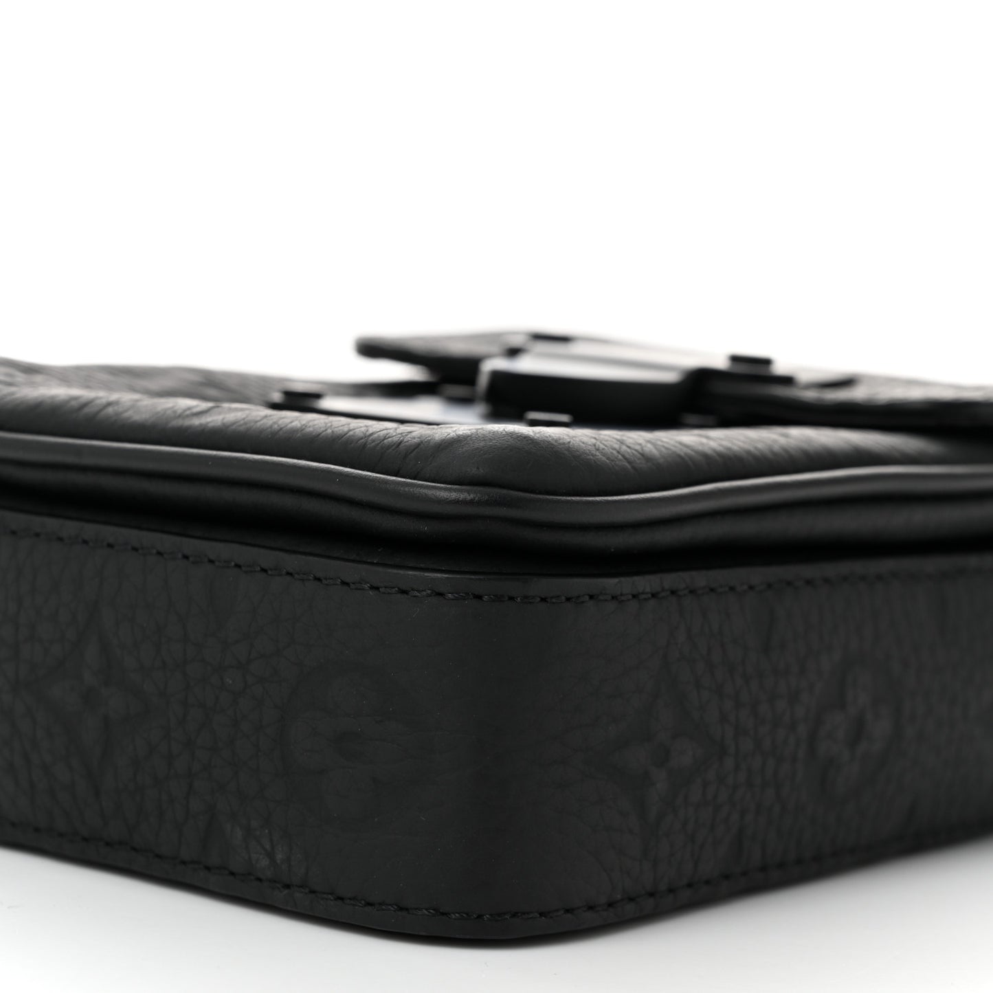 Taurillon Monogram S Lock Wearable Wallet Black