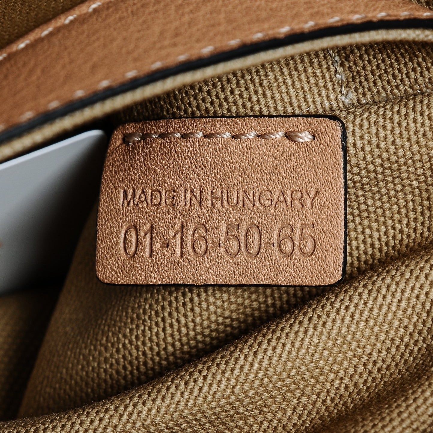 Calfskin Isa Tote Biscotti Beige