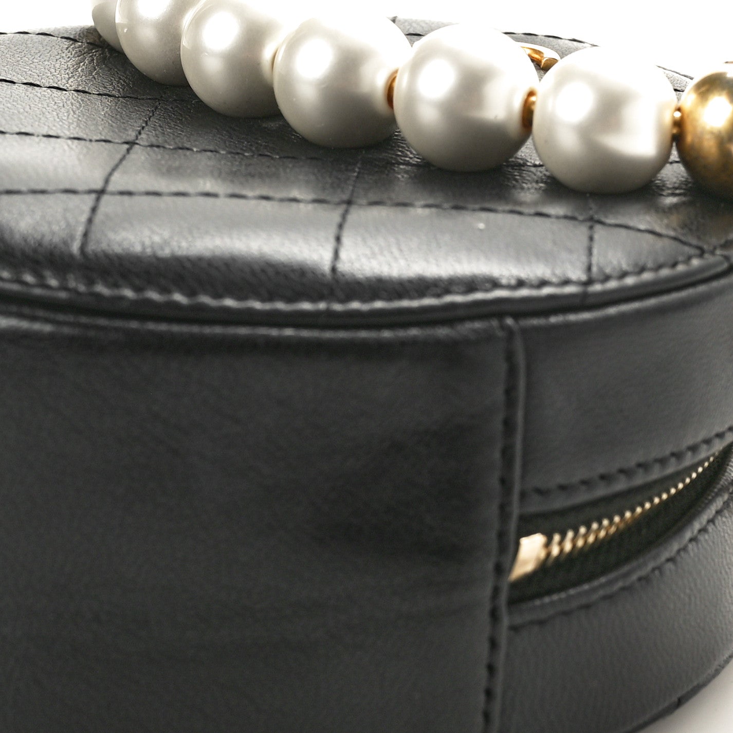 Goatskin Quilted Chic Pearls Chain Round Clutch With Chain Black