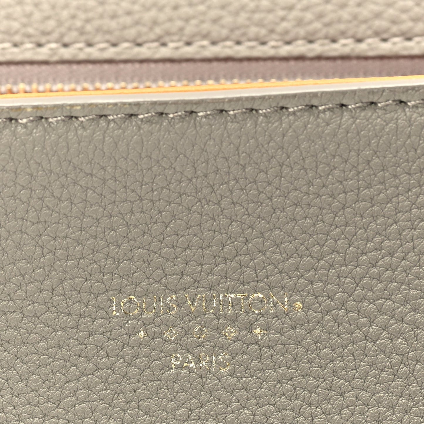 Grained Calfskin LV Pont 9 Soft PM  Gris