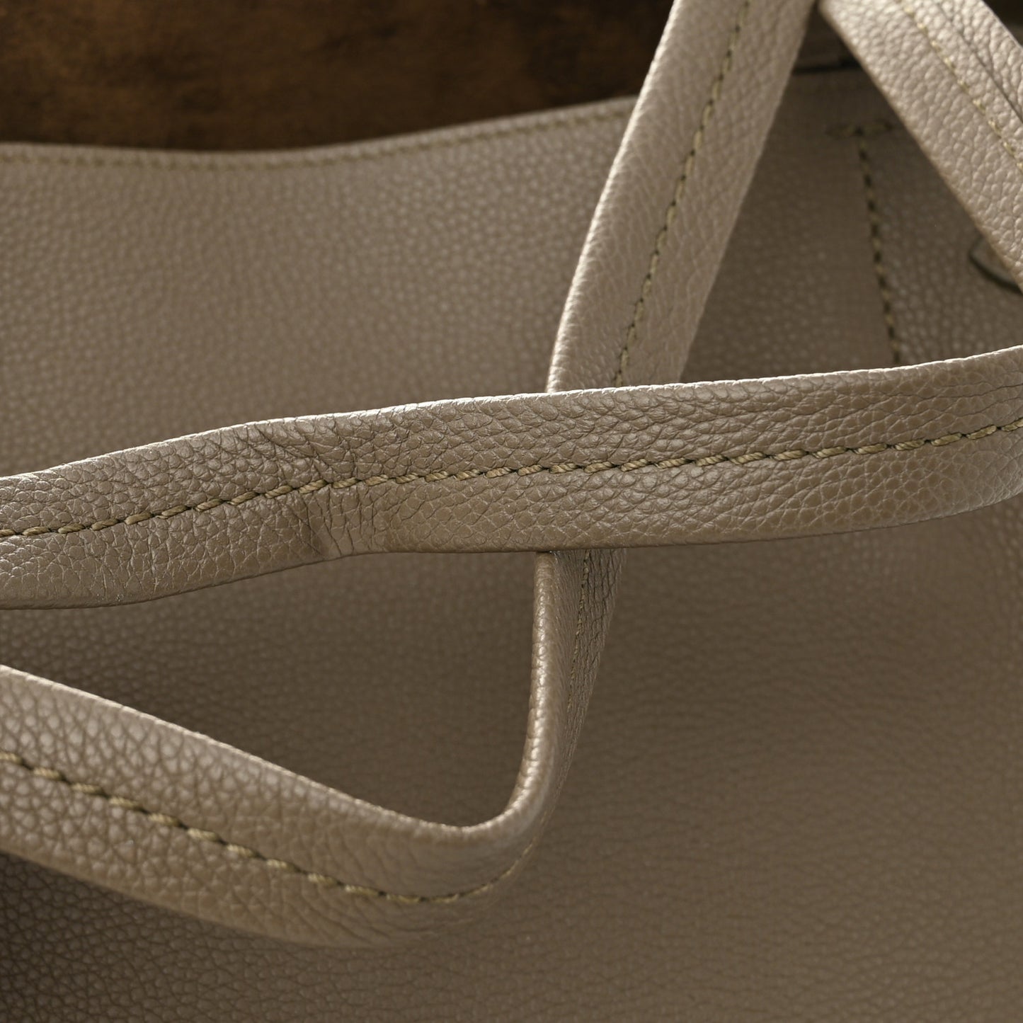 Soft Grained Calfskin Medium Belt Cabas Phantom Taupe