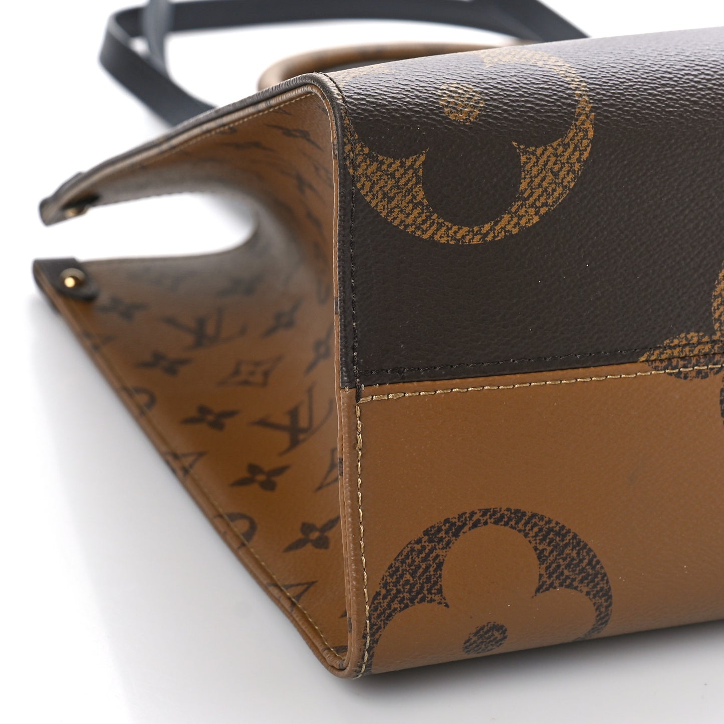 Reverse Monogram Giant Onthego MM