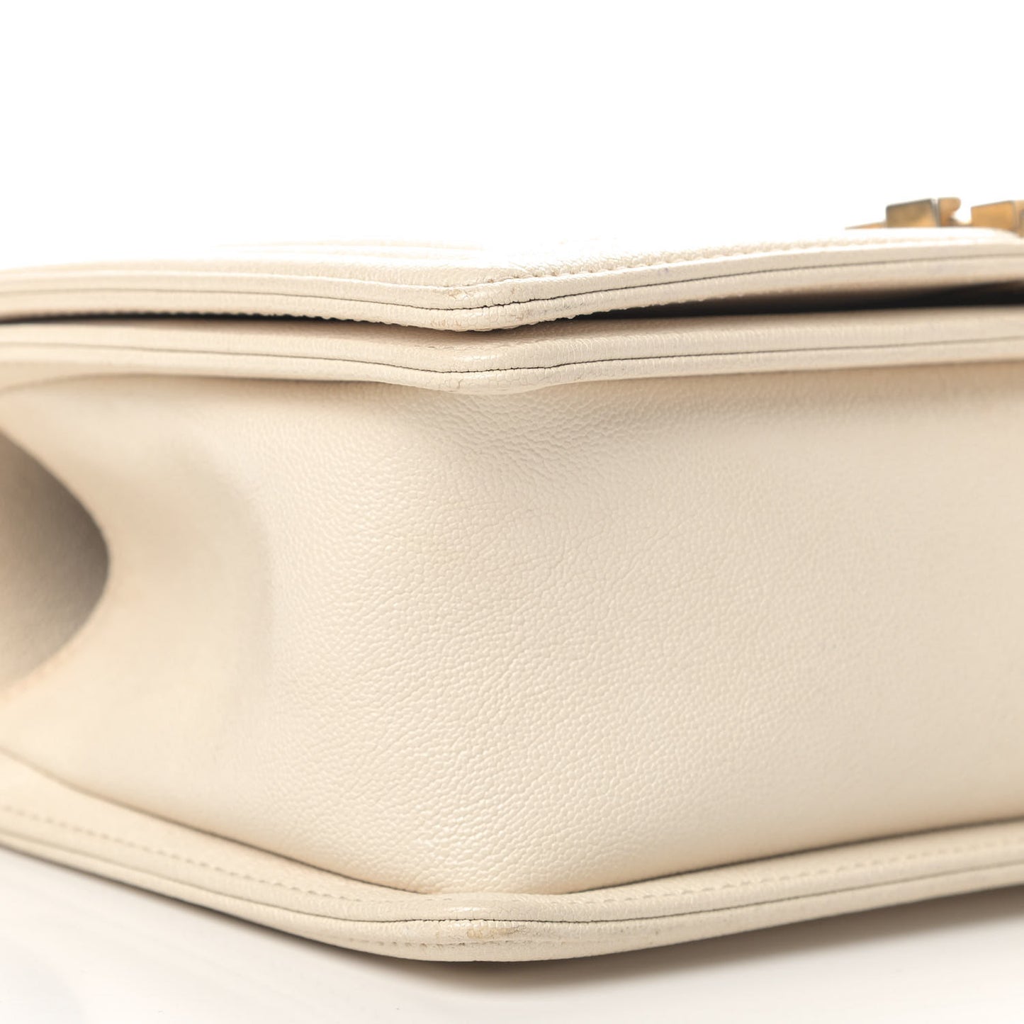 Caviar Quilted Medium Boy Flap Ivory