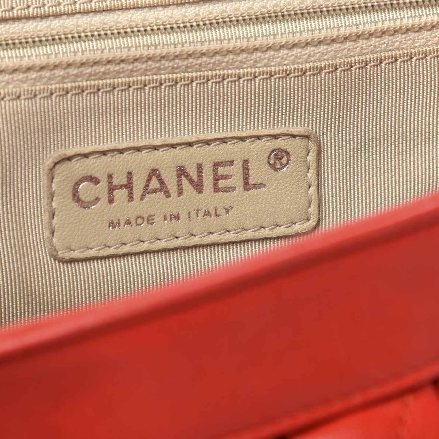 Washed Lambskin Medium Chain Around Messenger Red