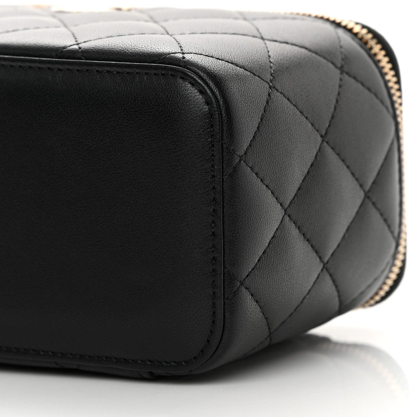 Lambskin Quilted Small Top Handle Vanity Case With Chain Black
