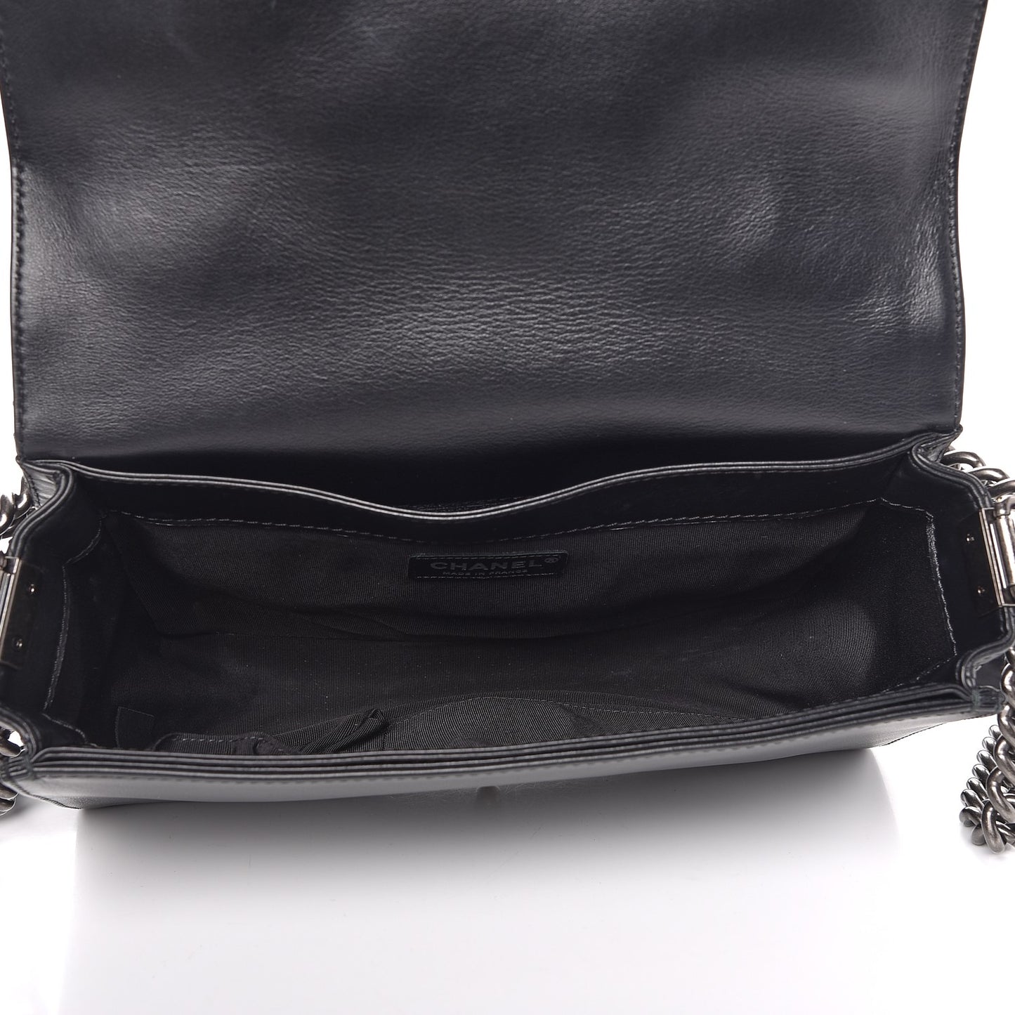 Calfskin Enchained Medium Boy Flap Black