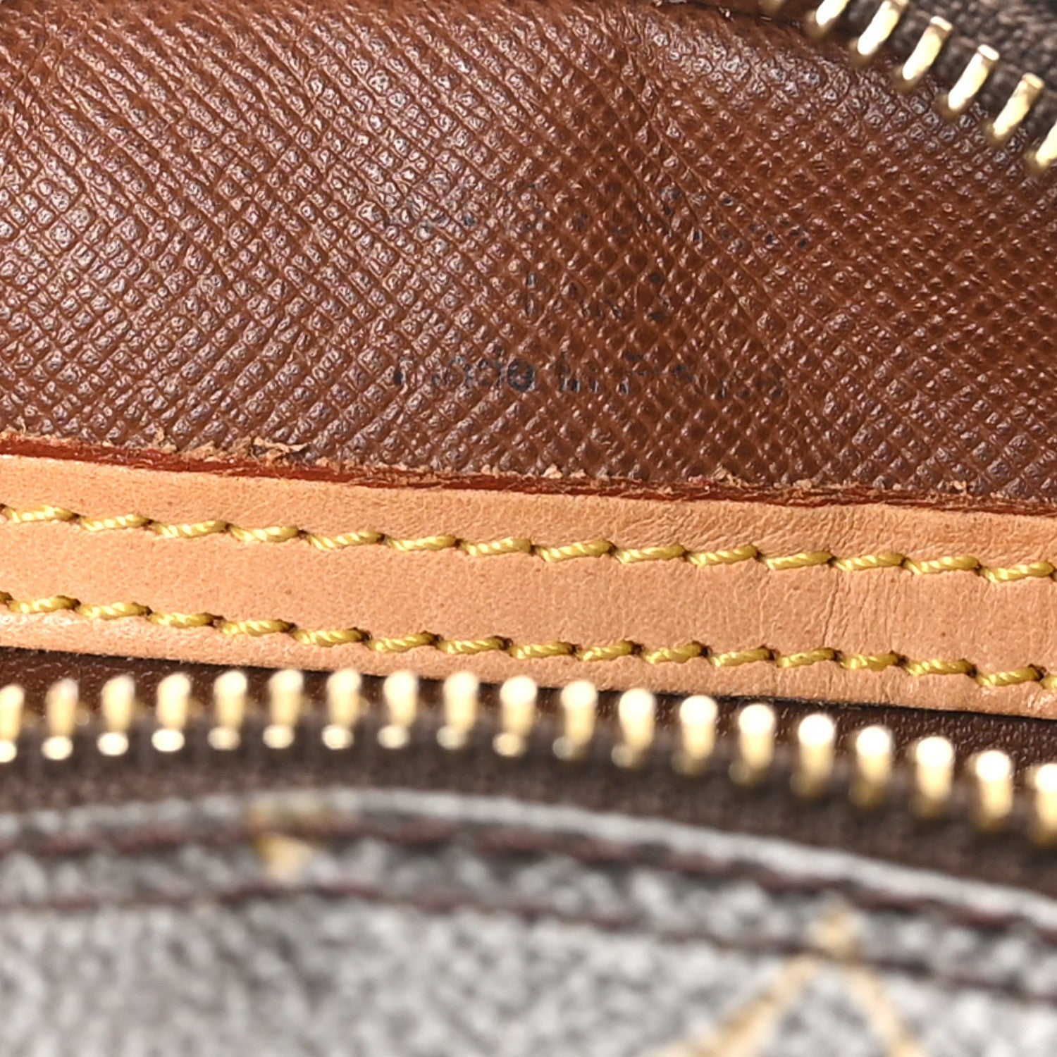 Louis Vuitton Monogram Blois 6 of 7