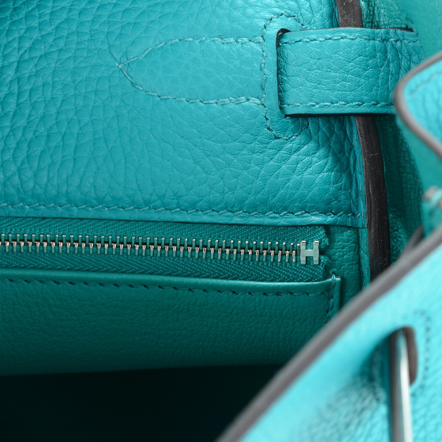 Taurillon Clemence Kelly Retourne 28 Bleu Paon