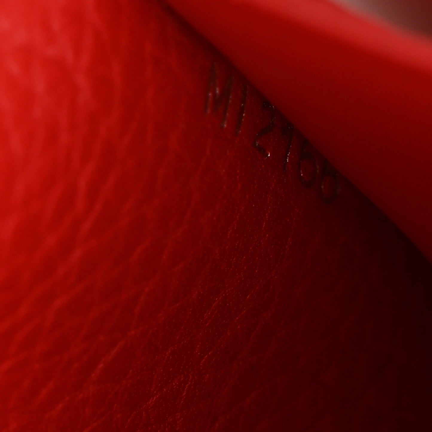 Taurillon Capucines Wallet Rubis