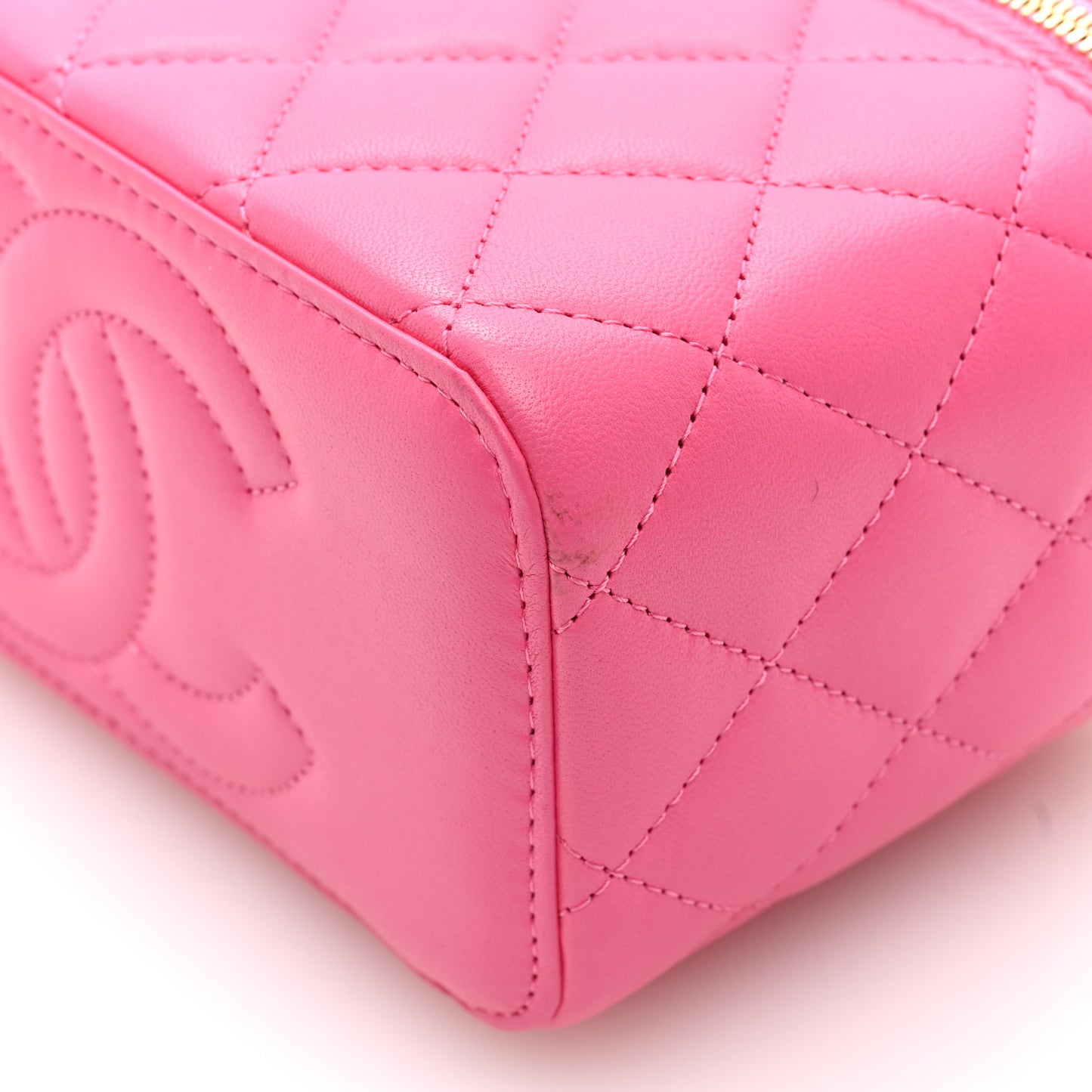 Lambskin Enamel Quilted Small Coco Hearts Vanity Case With Chain Pink