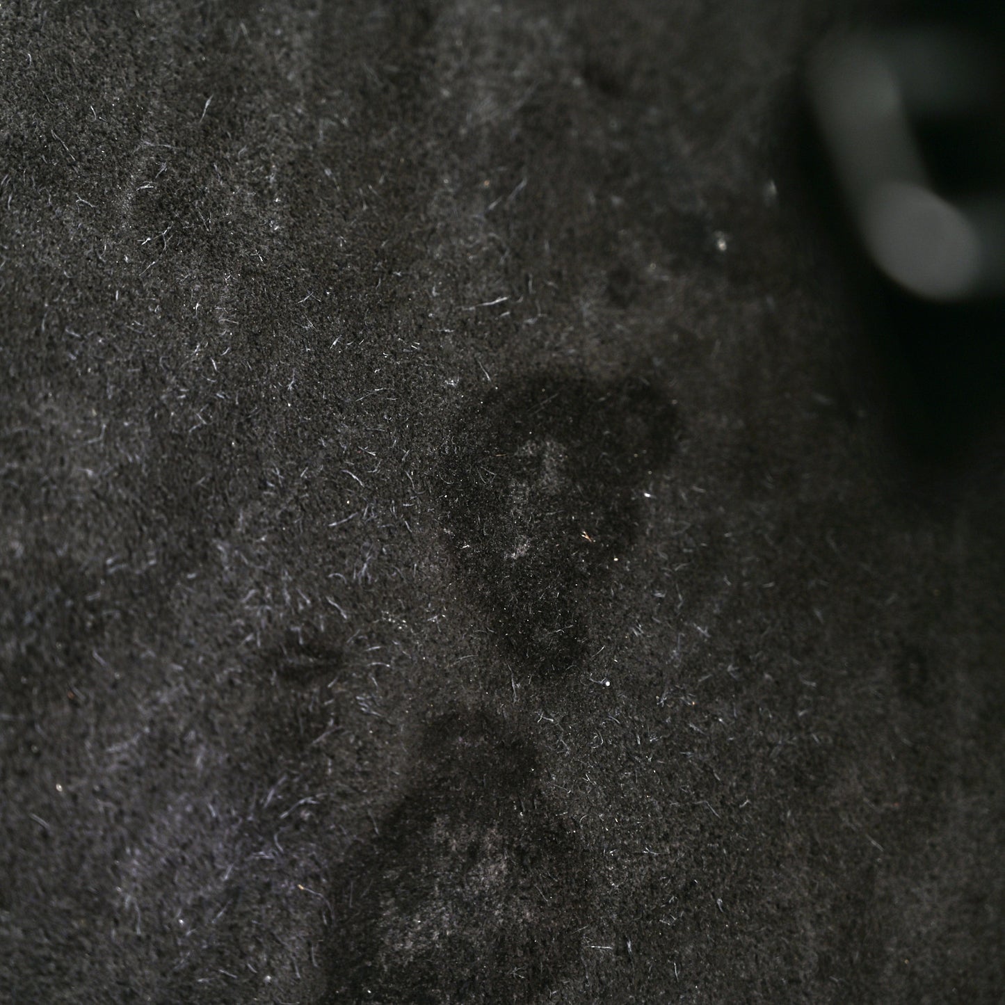 Grained Calfskin Medium Phantom Luggage Black