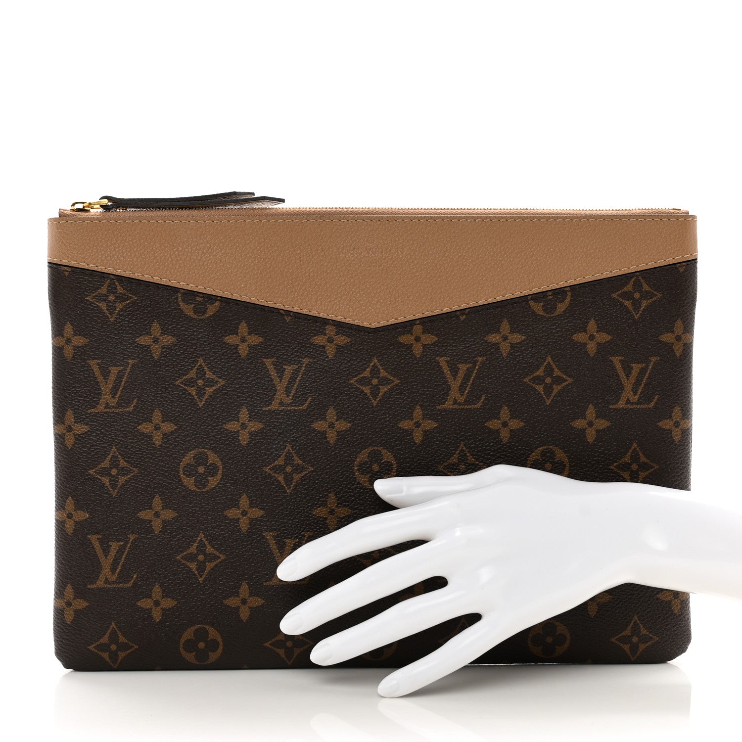 Louis Vuitton Monogram Daily Pouch Sesame 2 of 6