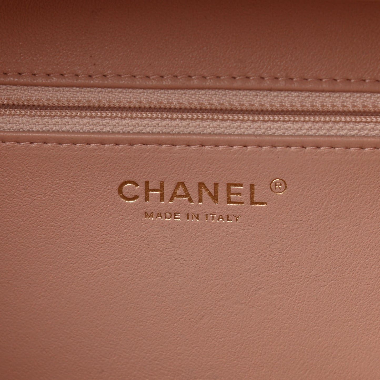 Caviar Quilted Large CC Filigree Vanity Case Black