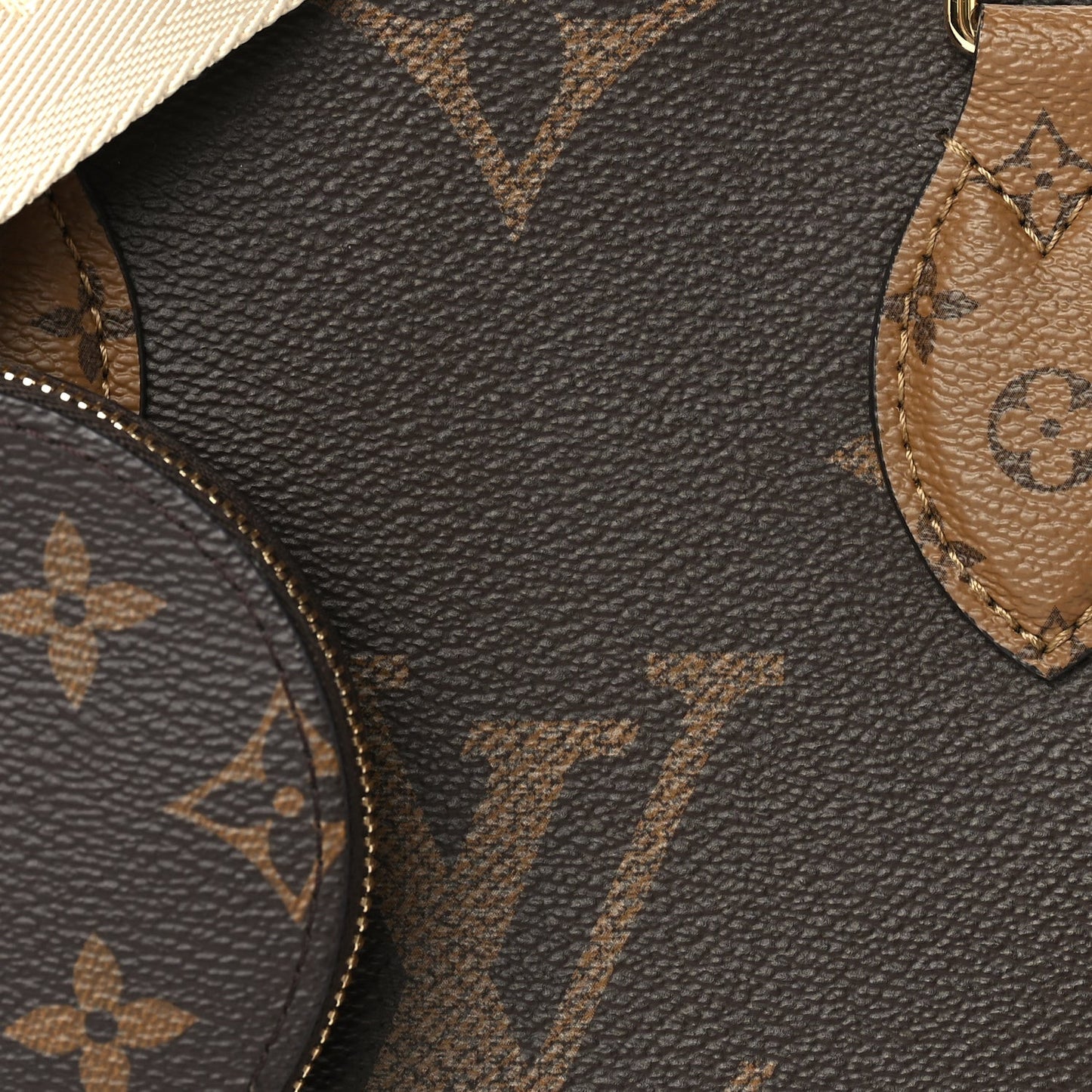 Reverse Monogram Giant Onthego PM