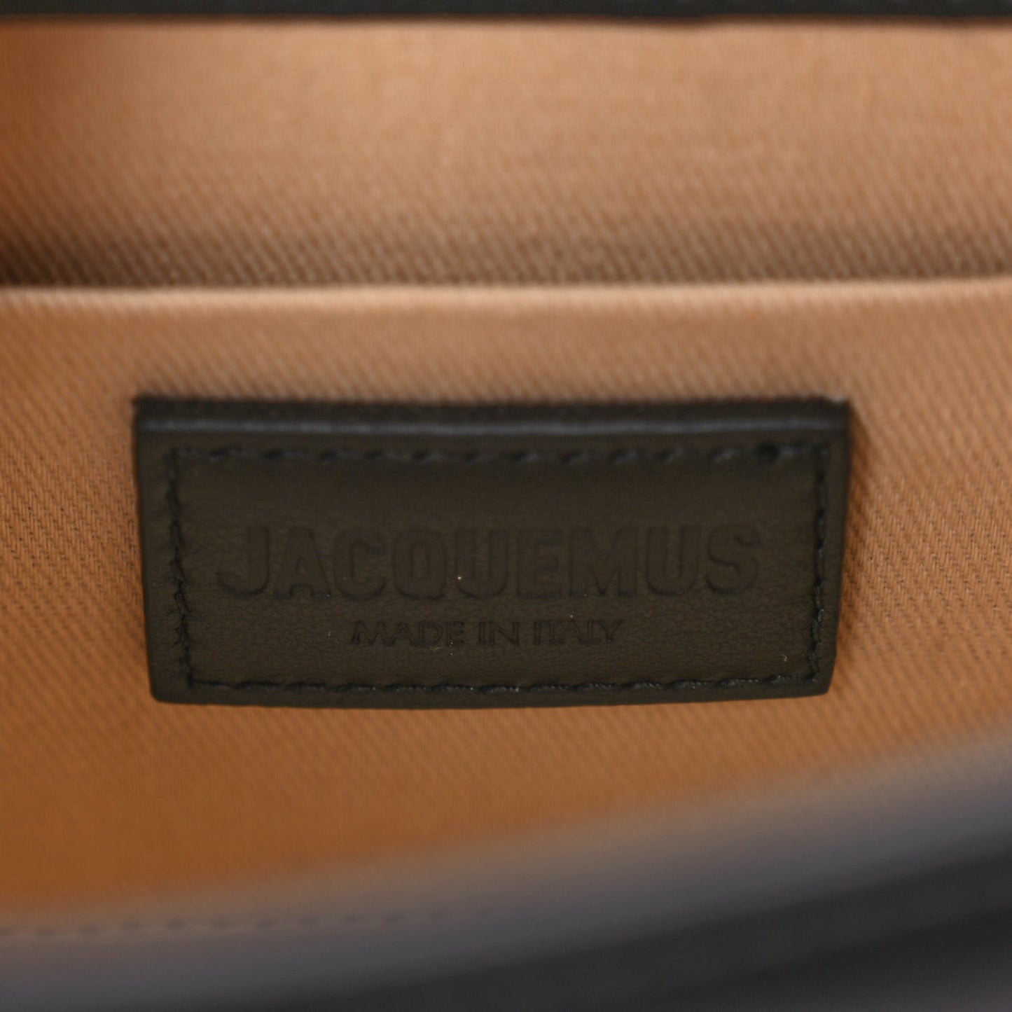 Smooth Calfskin Le Chiquito Moyen Black