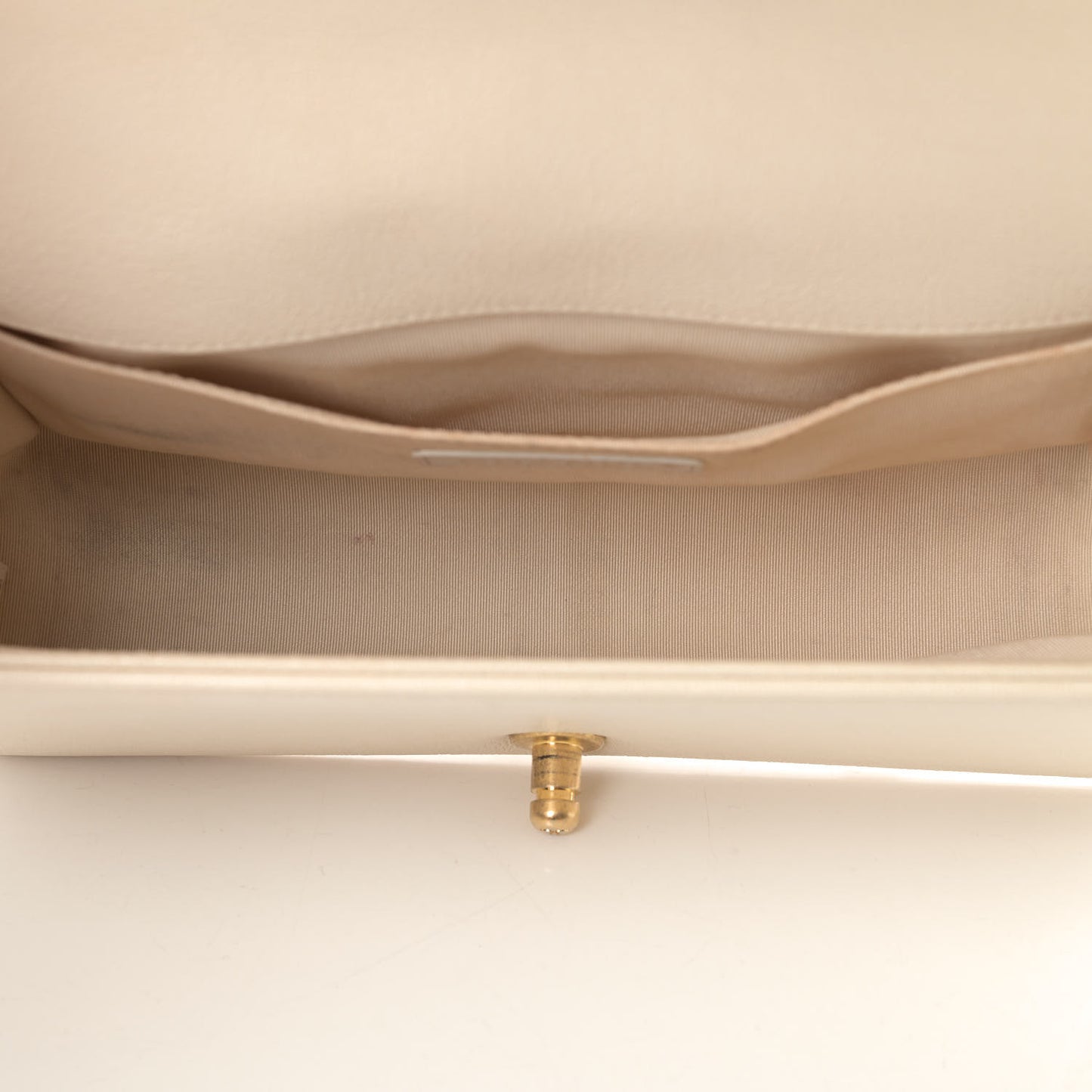 Caviar Quilted Medium Boy Flap Ivory