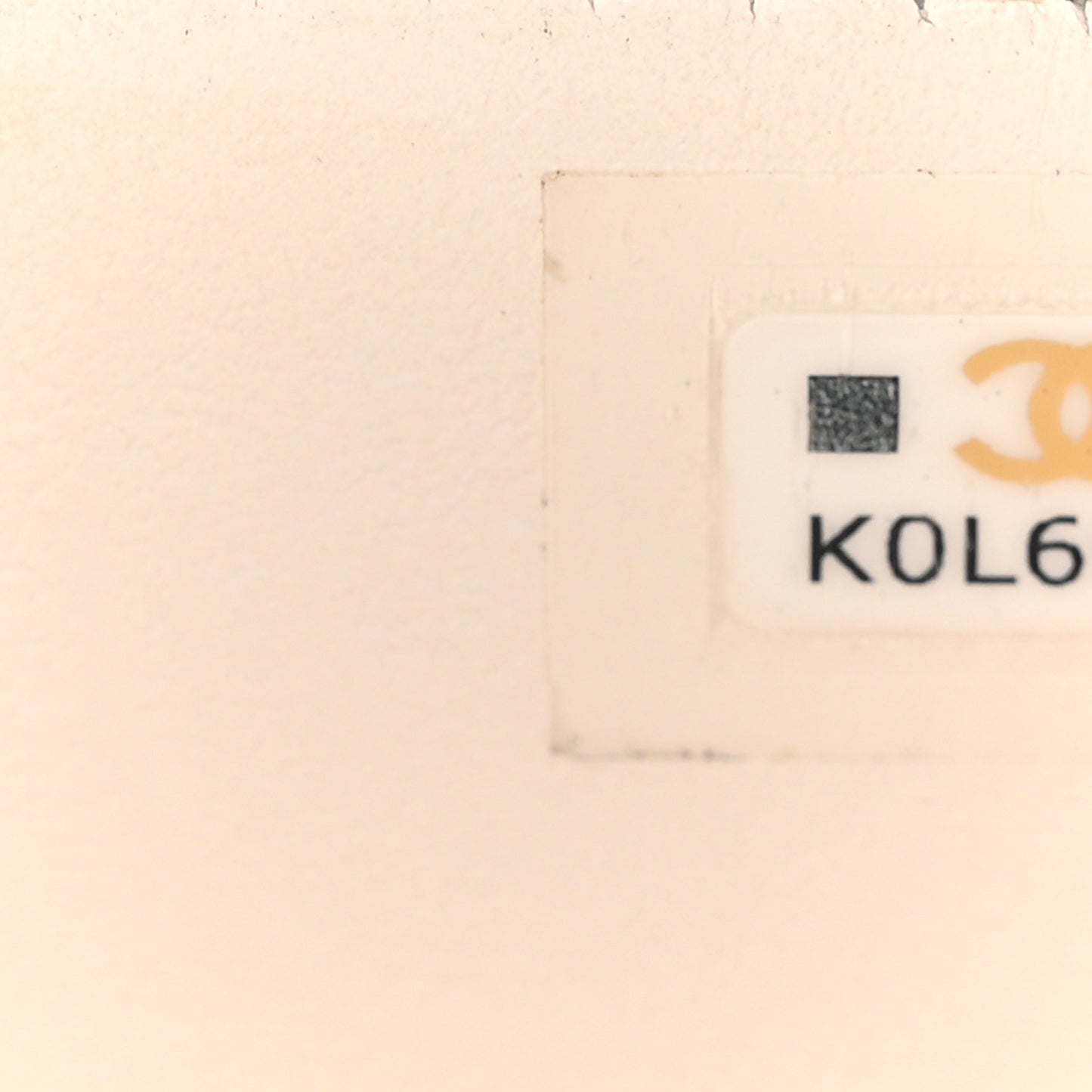 Caviar Quilted Small Vanity Case With Chain White