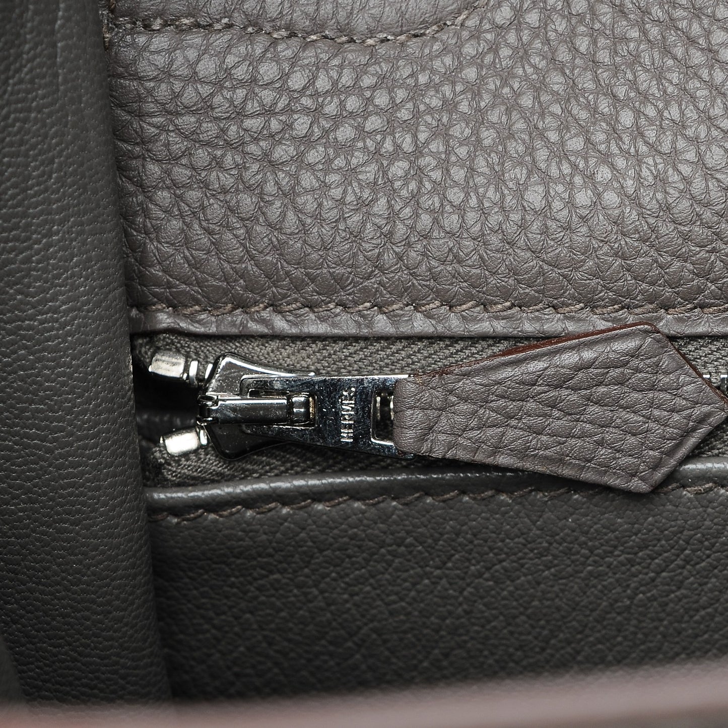 Togo Kelly Retourne 35 Etain