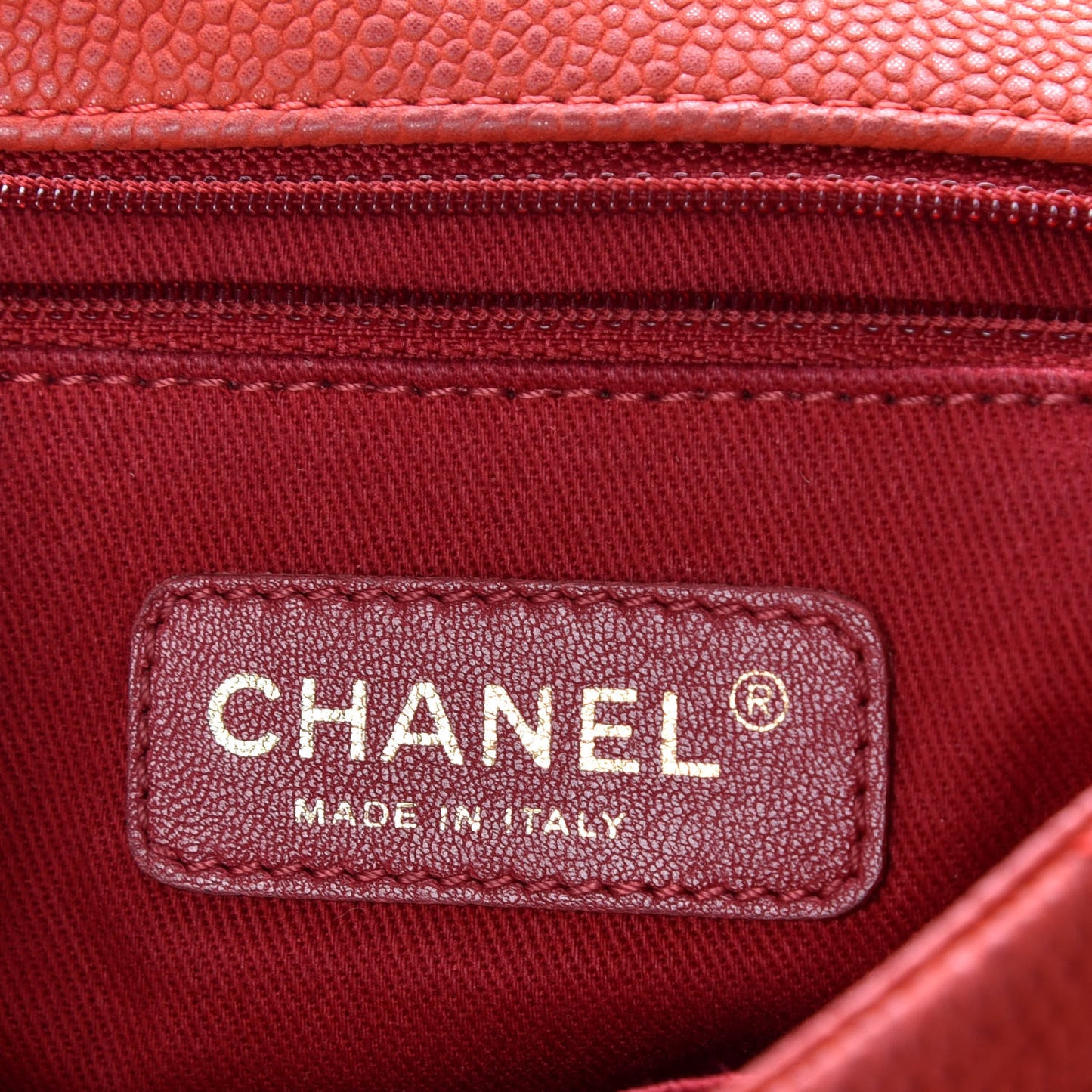 Iridescent Caviar Quilted Medium Chic Quilt Flap Red