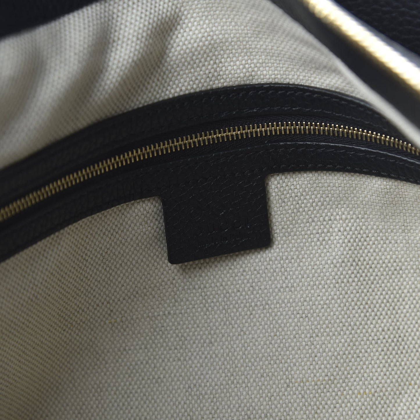 Pebbled Calfskin Large Soho Hobo Black