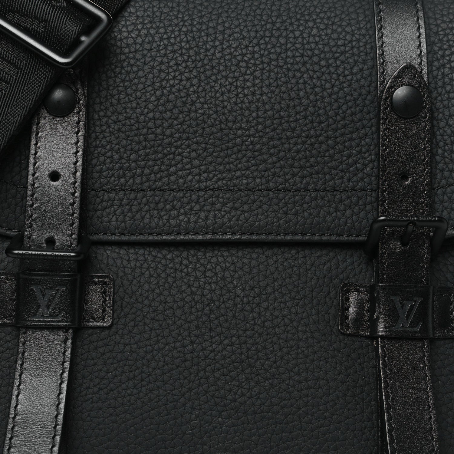 Louis Vuitton Taurillon Christopher Messenger Black 6 of 8