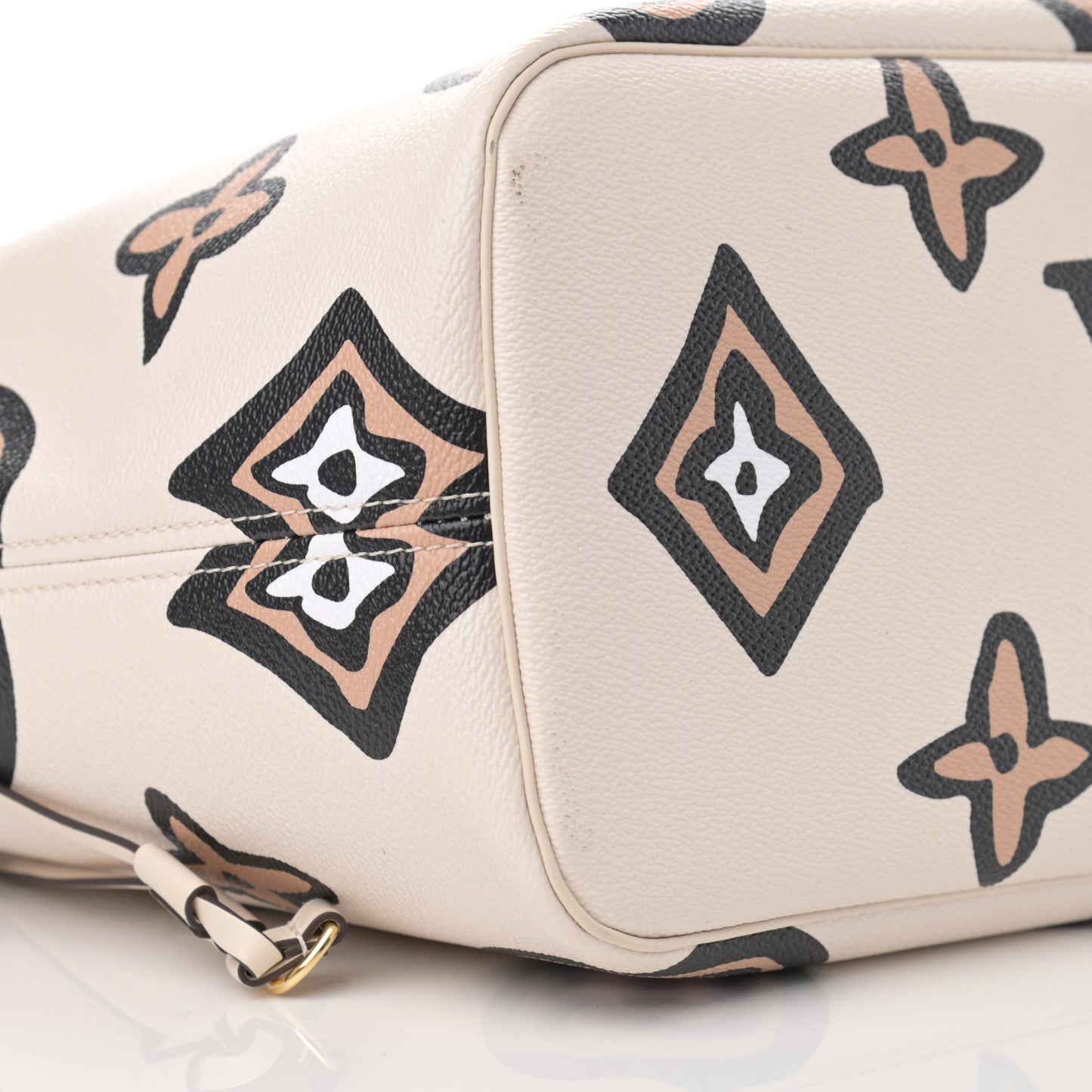 Monogram Giant Wild At Heart Neverfull MM Creme