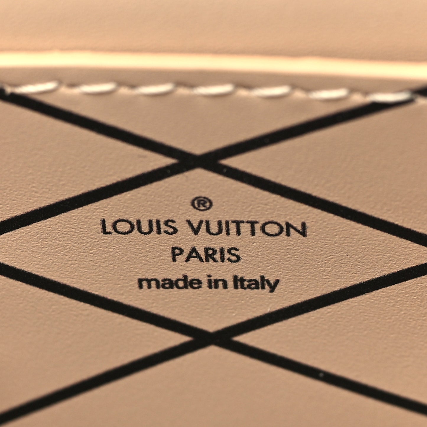 Reverse Monogram Pochette Trunk Verticale