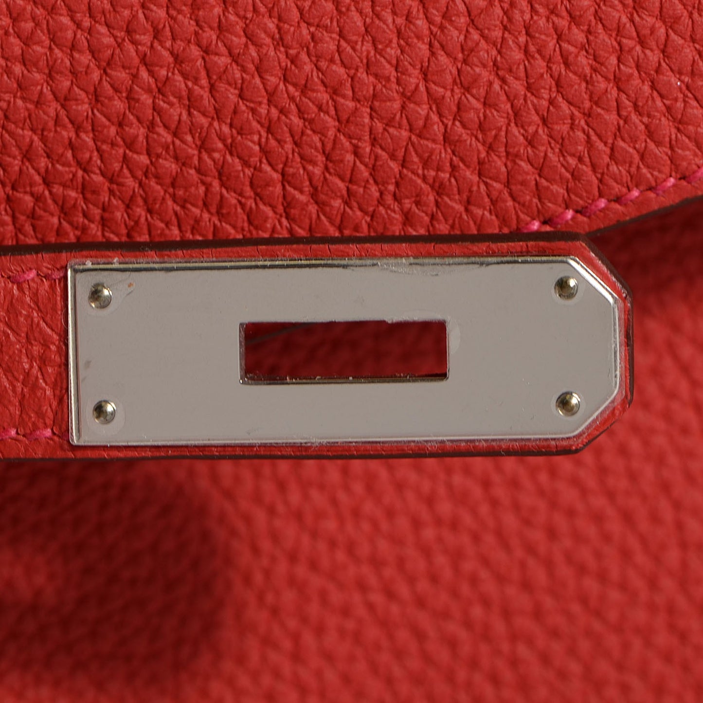 Togo Kelly Retourne 32 Vermillion