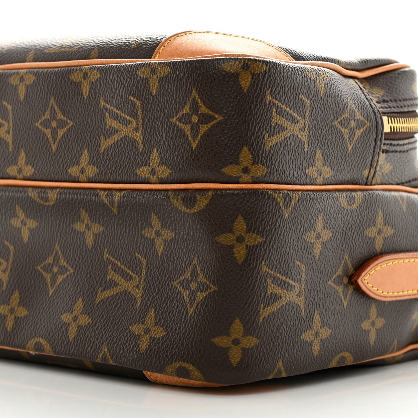 Monogram Nil 28