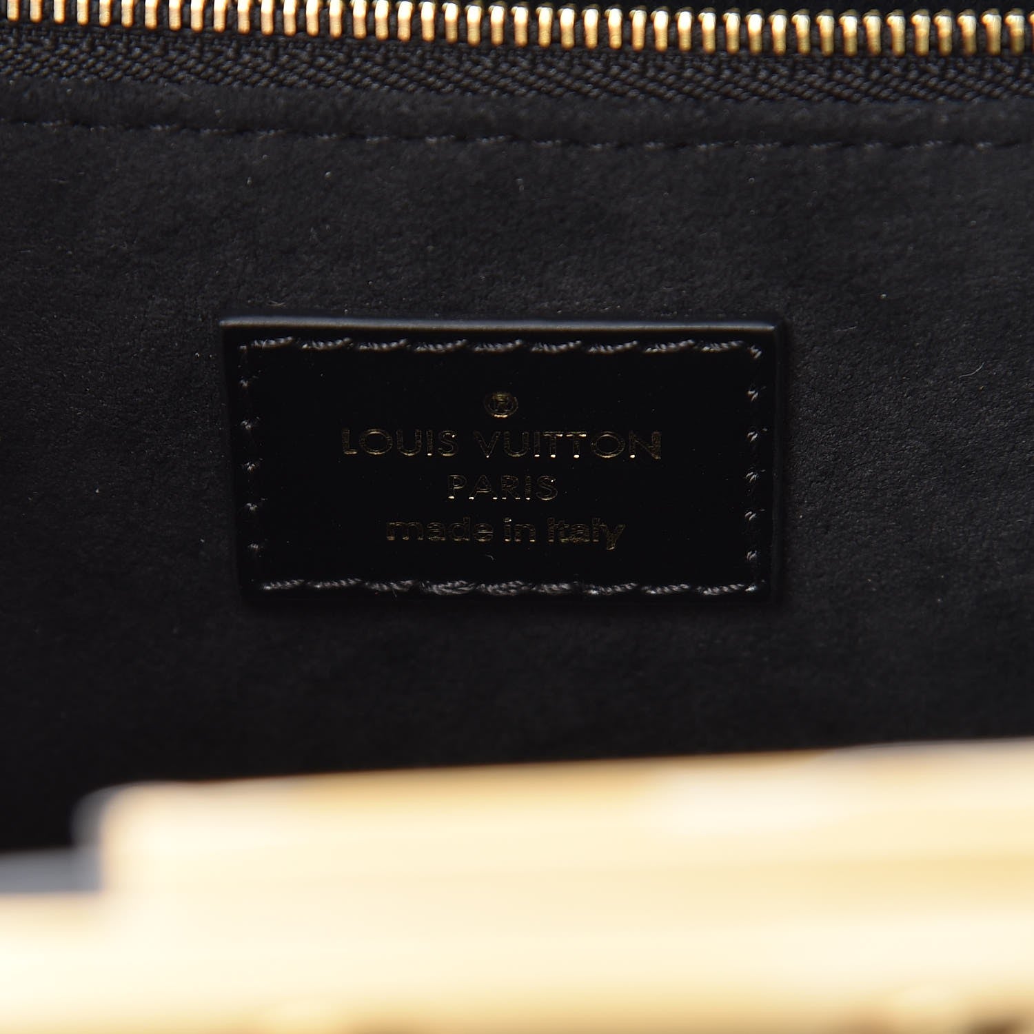 Louis Vuitton Taiga City Frame Black 7 of 9